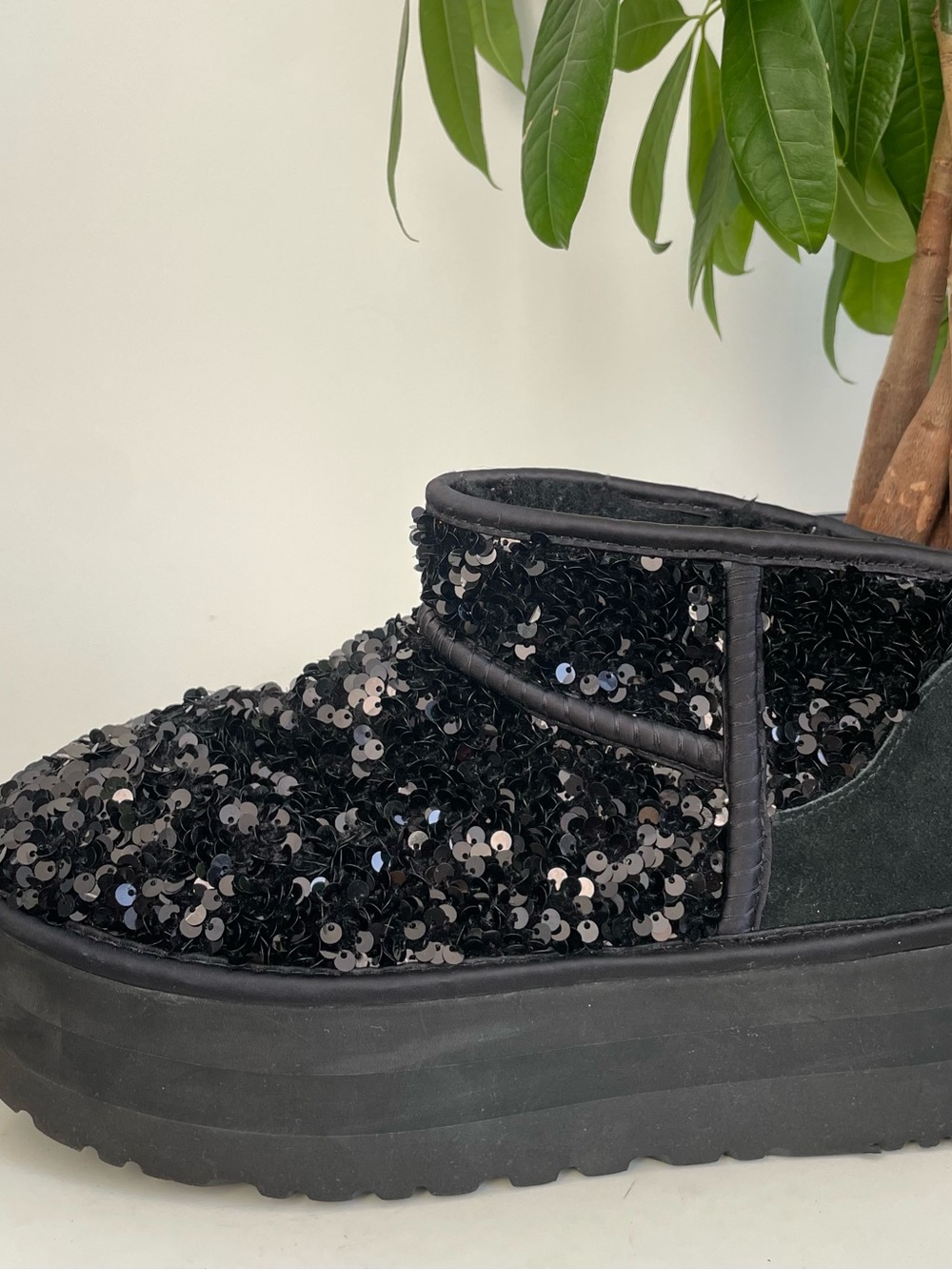 Women Size 8 Ugg Ultra Mini Chunky Sequin platform Black Boots